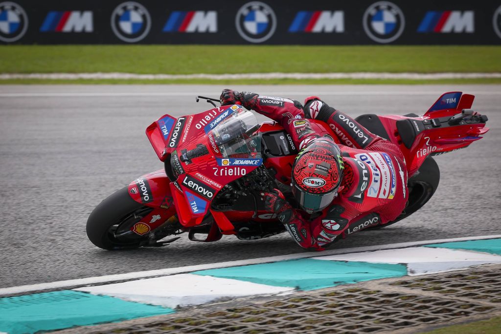 MotoGp, in Malesia vince Bagnaia e il mondiale si decide a Barcellona MotoGp, in Malesia vince Bagnaia e il mondiale si decide a Barcellona