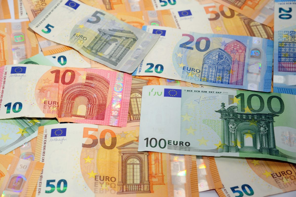 L’Ue esce dalla stagnazione, ma la crescita è lenta L’Ue esce dalla stagnazione, ma la crescita è lenta