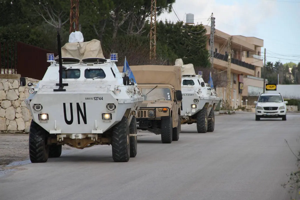 Colpita base Unifil in Libano, 4 militari italiani feriti Colpita base Unifil in Libano, 4 militari italiani feriti