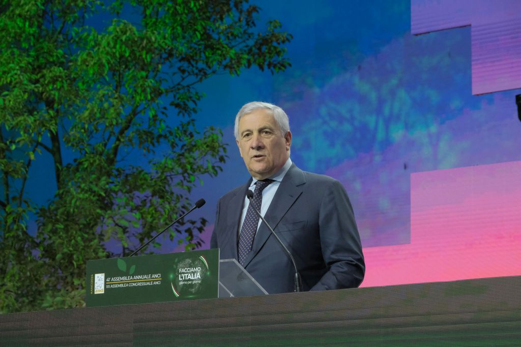 Tajani “I giudici non devono scavalcare i loro confini e noi il nostro” Tajani “I giudici non devono scavalcare i loro confini e noi il nostro”