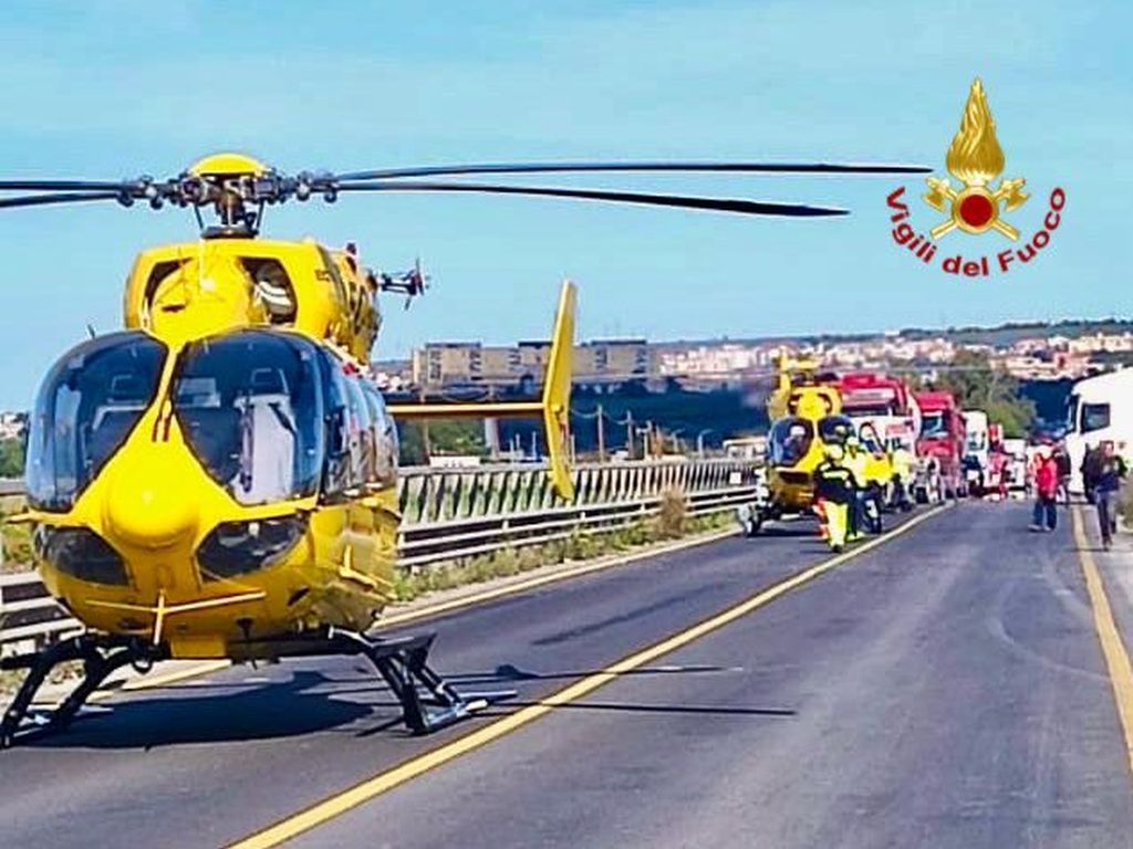 Scontro frontale nel siracusano, tre morti e otto feriti Scontro frontale nel siracusano, tre morti e otto feriti