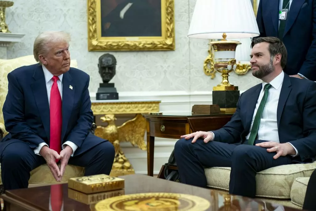 Trump sta con Vance e attacca “Gli europei sono dei parassiti” Trump sta con Vance e attacca “Gli europei sono dei parassiti”