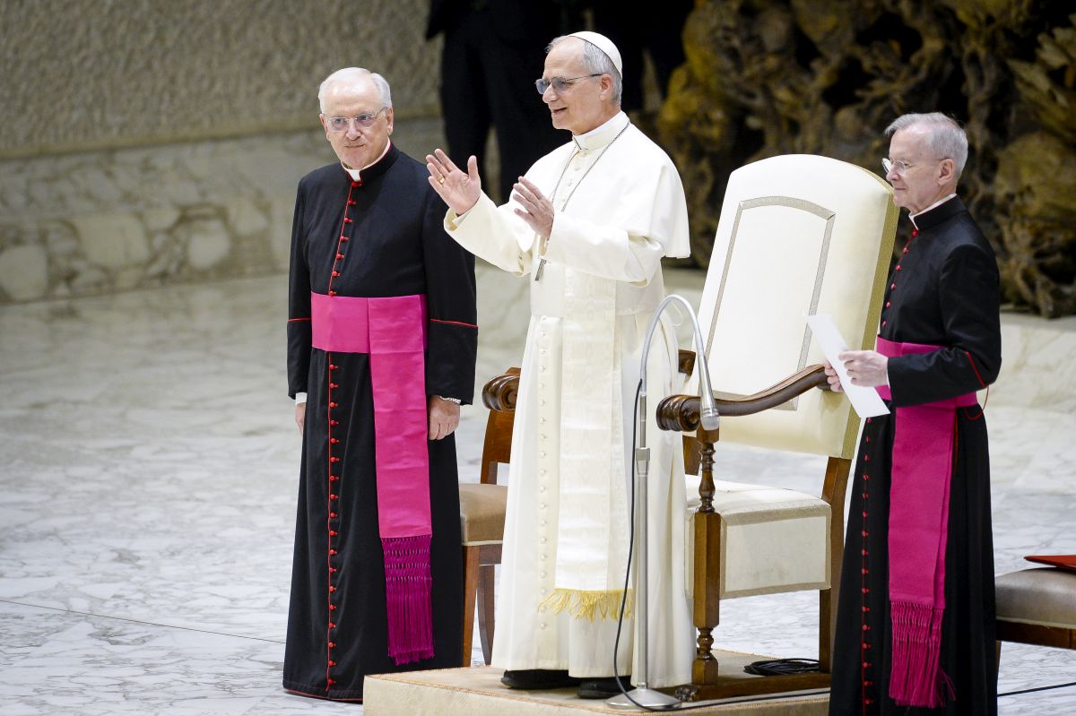 Papa ai media “Disarmiamo le parole per disarmare la Terra”