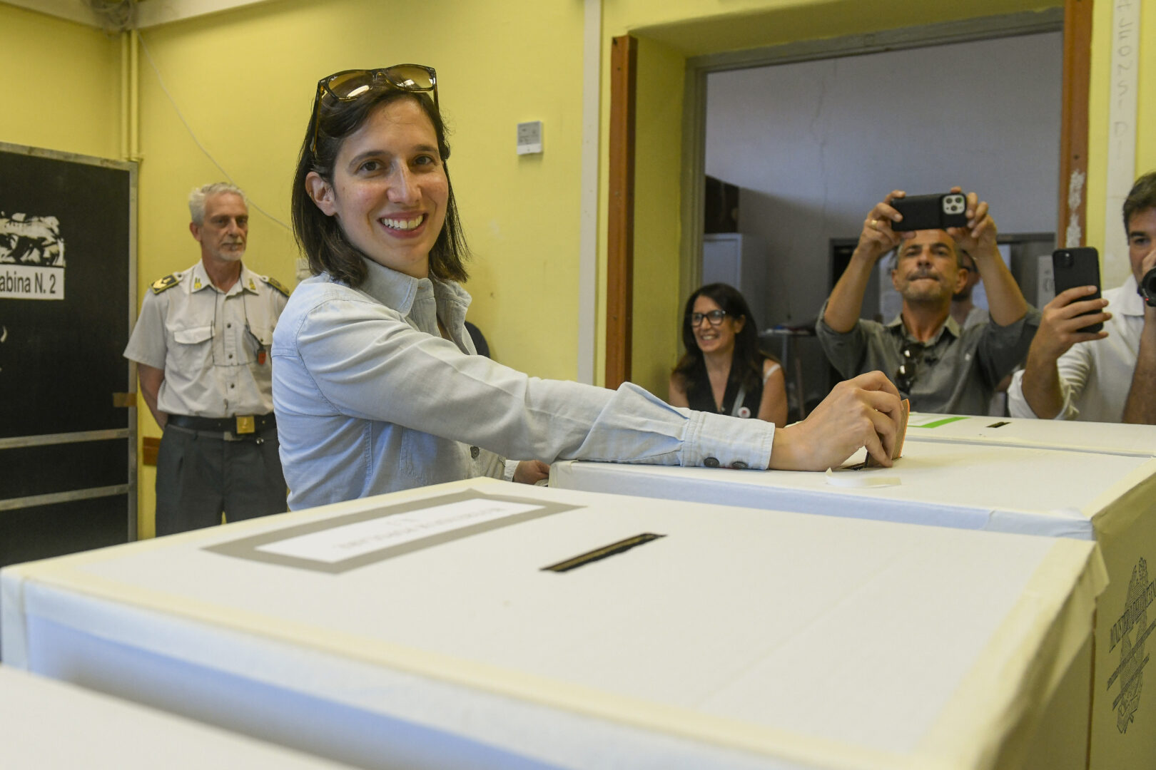 Referendum, seggi aperti sino alle 23: alle 12 affluenza al 7,4%