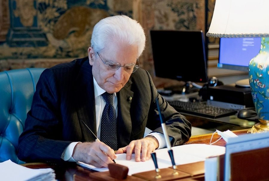Festa di San Francesco, Mattarella promulga la legge ma chiede correttivi: “Aspetti critici, c’è anche Santa Caterina”