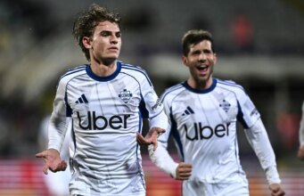 Il Como vince 3-1 in rimonta a Firenze, ai quarti contro il Napoli