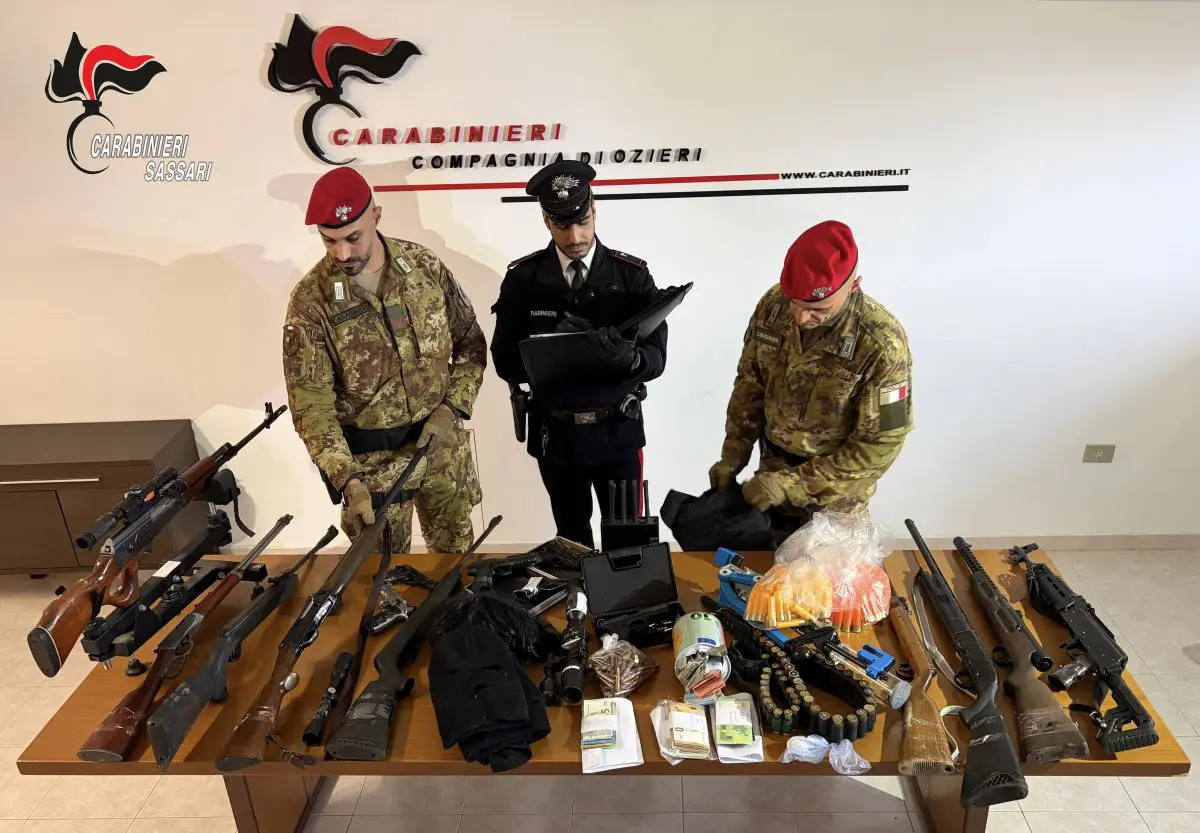 Arsenale e esplosivi in casa a Oschiri, un arresto