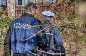 Polizia locale, cinque cani trasferiti al canile dopo i controlli in un alloggio degradato