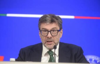 Giorgetti “Se la crisi perdura valutare sospensione del patto di stabilità”