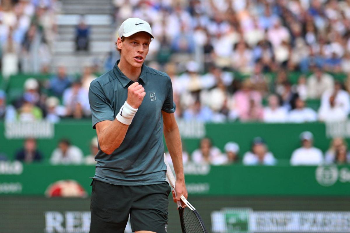 Sinner vola in finale a Montecarlo, battuto Zverev in due set
