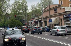 Modena: fugge alla vista dei Carabinieri e aggredisce i militari durante il successivo controllo