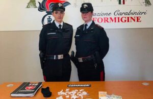 Formigine, tenta la fuga dai Carabinieri con una corsa spericolata in auto