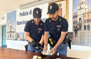 In monopattino con 31 dosi di crack: arrestato a Modena dalla Polizia di Stato